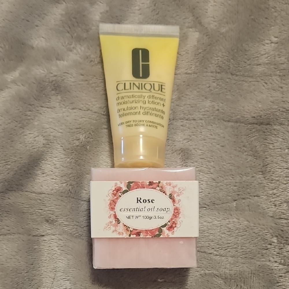 Clinique Moisturizing Lotion and Rose Soap Set